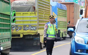 Warga Apresiasi Kapolres Maros 24 Jam Pimpin Personel Di Lokasi Banjir, Warga : Aman Ki Dirasa Rasa Adai Pak Kapolres