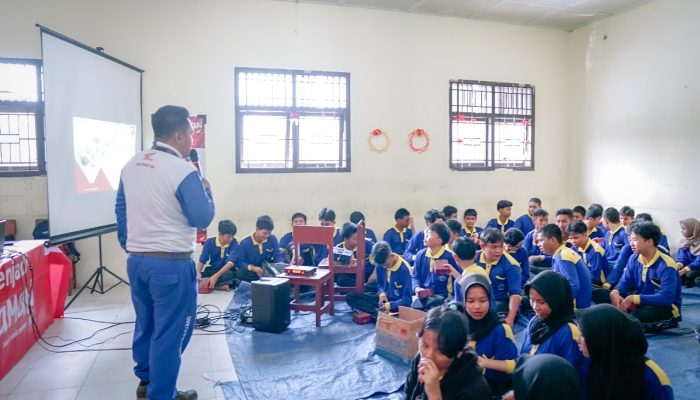 Honda Babel Ajak SMK YAPERBEL 2 Mengenali Keselamatan Saat Berkendara