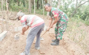 Babinsa Koramil 2307/Ciwandan, Karbak Pembangunan Pemasangan Konblok