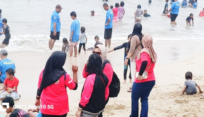 Menyambut Bulan Suci Ramadhan, Warga Linkungan Priuk Gelar Family Gathering di Pantai Anyer