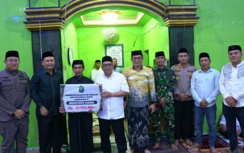 Safari Ramadhan di Masjid Nurul Rahman Topejawa, Bupati Takalar Daeng Manye Beri Bantuan Dana Hibah Masjid Rp. 10.000.000 