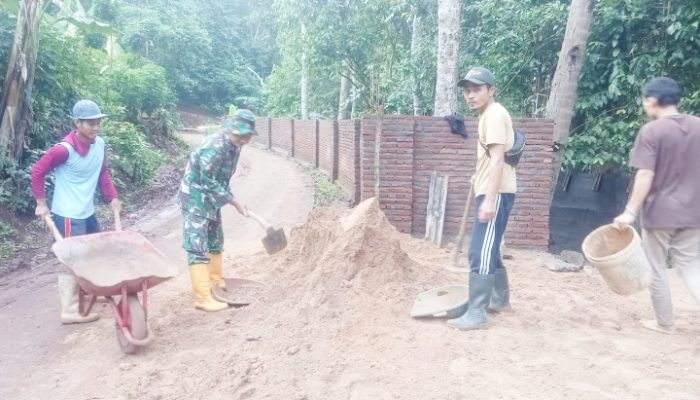 Babinsa Koramil 2303/Pulomerak, Karbak Pembuatan Pagar Pembatas