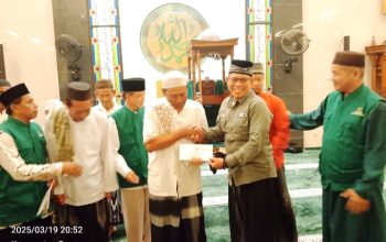 Pemkot Pangkalpinang dan Baznas santuni dhuafa dalam Safari Ramadhan di masjid